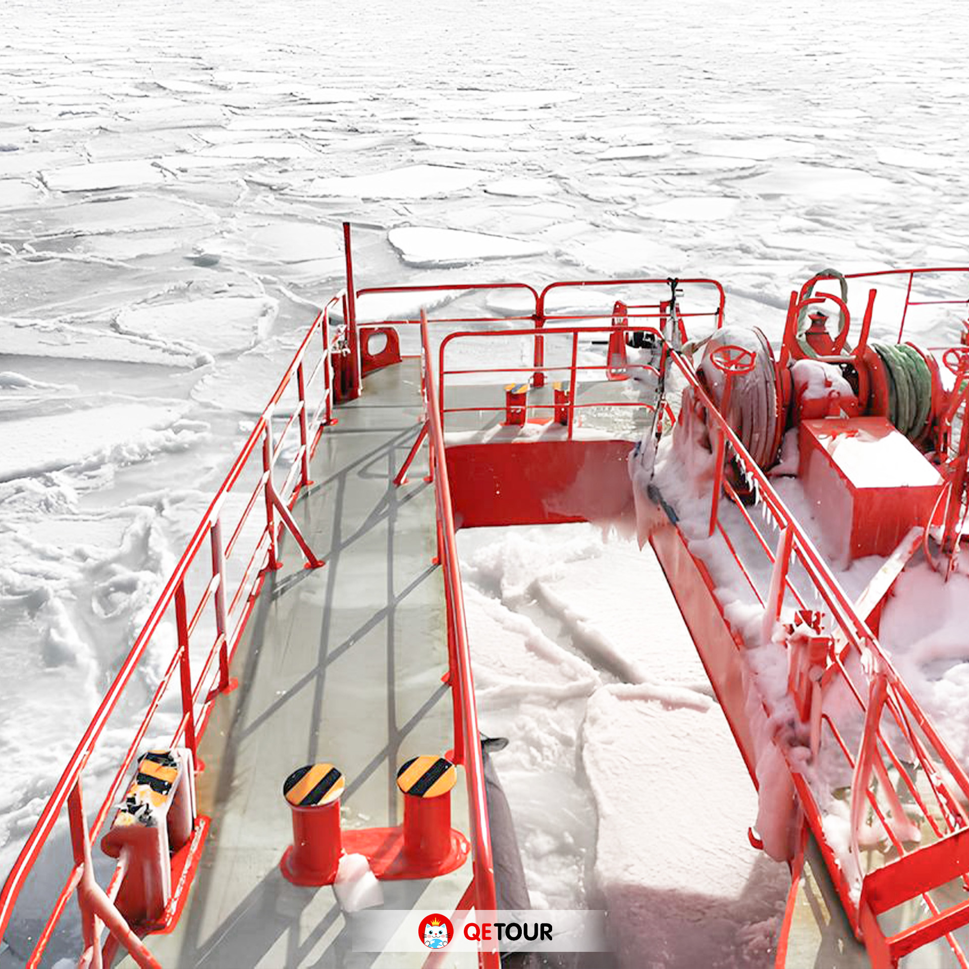 ล่องเรือตัดน้ำแข็ง
