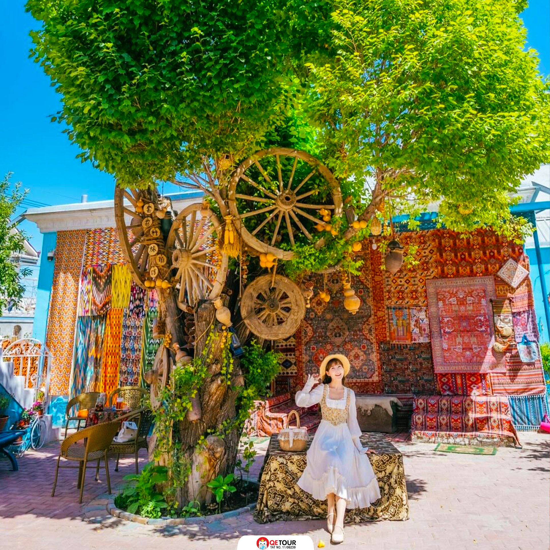 หมู่บ้านสีฟ้าอุยกูร์ เมืองอี้หนิง ซินเจียง ฟิลเทพนิยาย นั่งรถม้าฮาดิค ชิมไอศกรีมทำมือ สัมผัสวิถีวัฒนธรรมแท้ ๆ